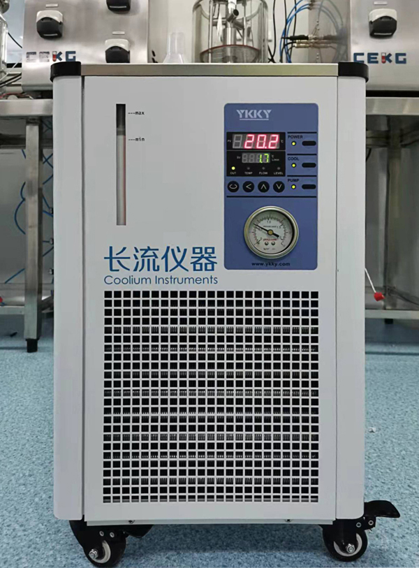 精密冷水機.jpg 精密冷水機.jpg