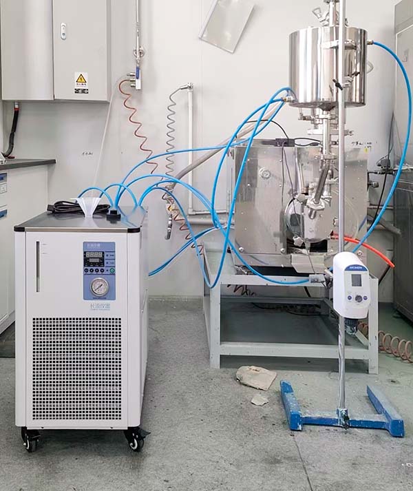 精密冷水機.jpg 精密冷水機.jpg